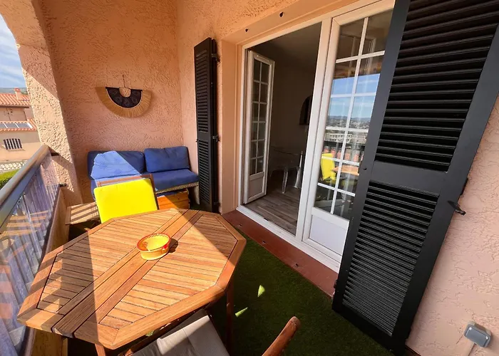 Six Fours Les Lones T2 42M2 Vue Mer
